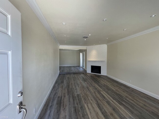 Building Photo - 2 br, 2 bath Duplex - 1638 Sierra Gardens ...