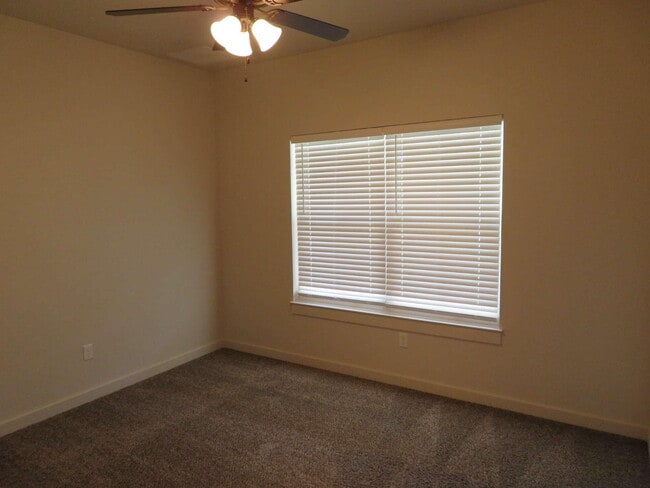 Building Photo - 2102 9th St