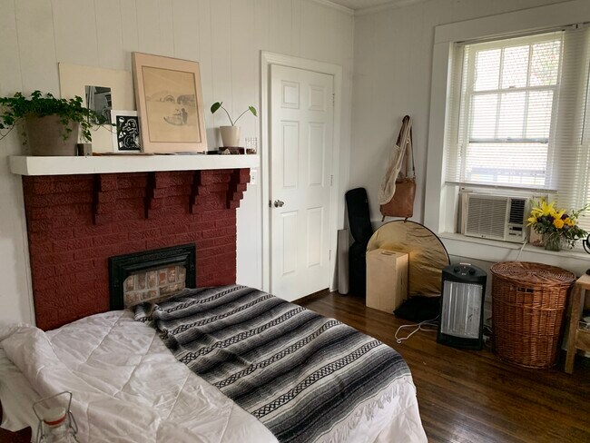 Building Photo - 513 19th Ave N