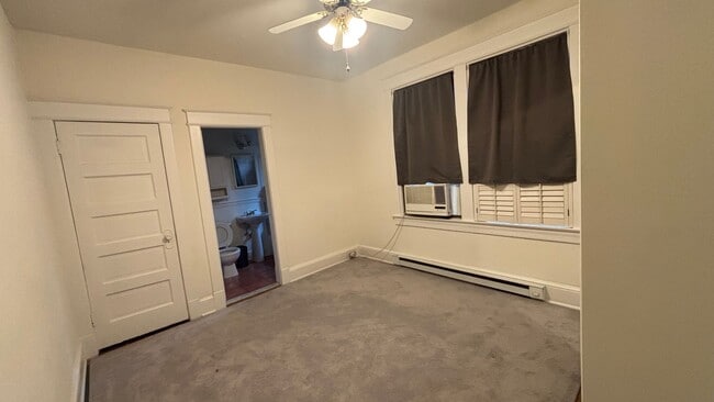 Building Photo - Lovely 1 BR/1 BA Condo in Georgetown!