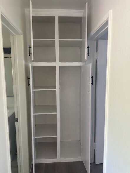 Building Photo - 205 W Palmer Ave