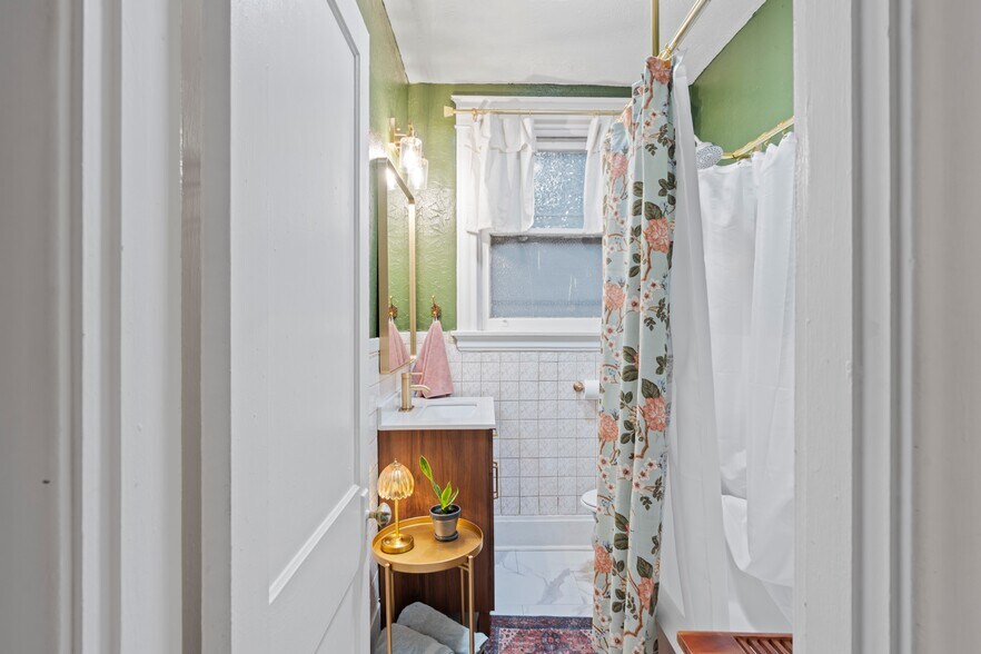 Building Photo - 1628 De Sales Ln