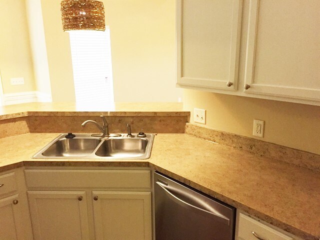 Building Photo - 420 Stonebridge Circle