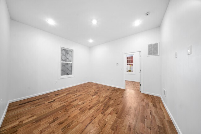 Building Photo - 1111 53rd St