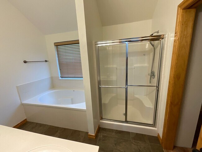 Building Photo - 513 SW 155th Ct