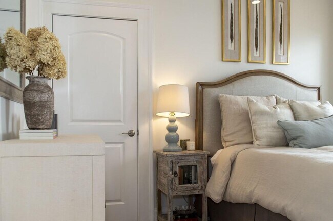 Building Photo - 801 Durant Pl NE