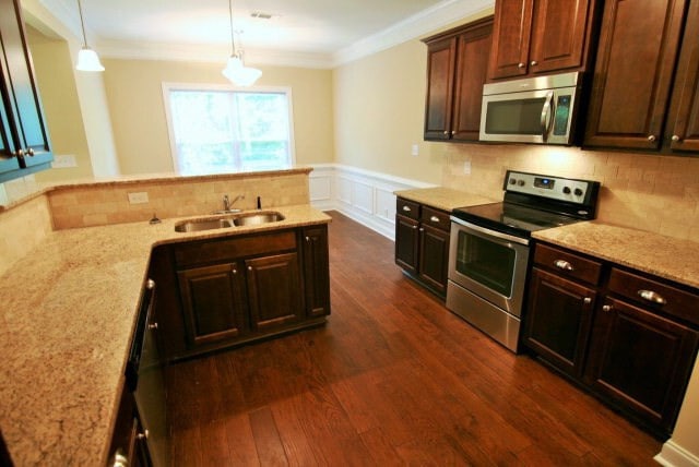 Building Photo - 833 Erika Ln
