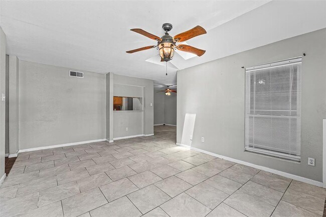Building Photo - 9090 S Braeswood Blvd