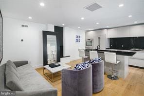 Building Photo - 1126 1/2 Lombard St