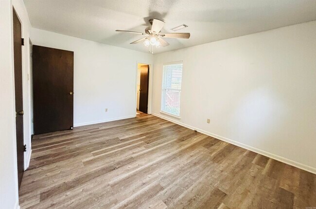 Building Photo - 816 Teresa Dr