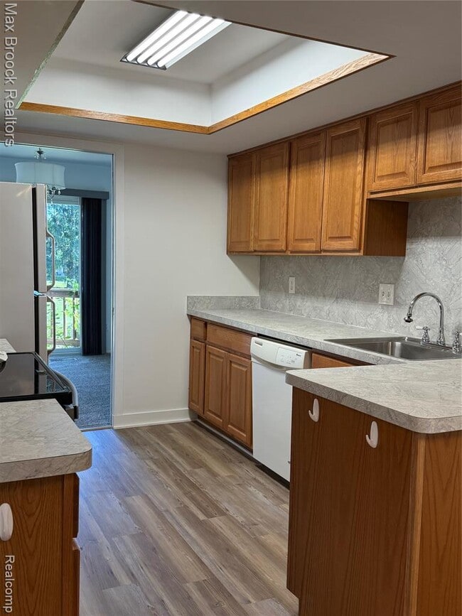 Building Photo - 3028 Moon Lake Dr