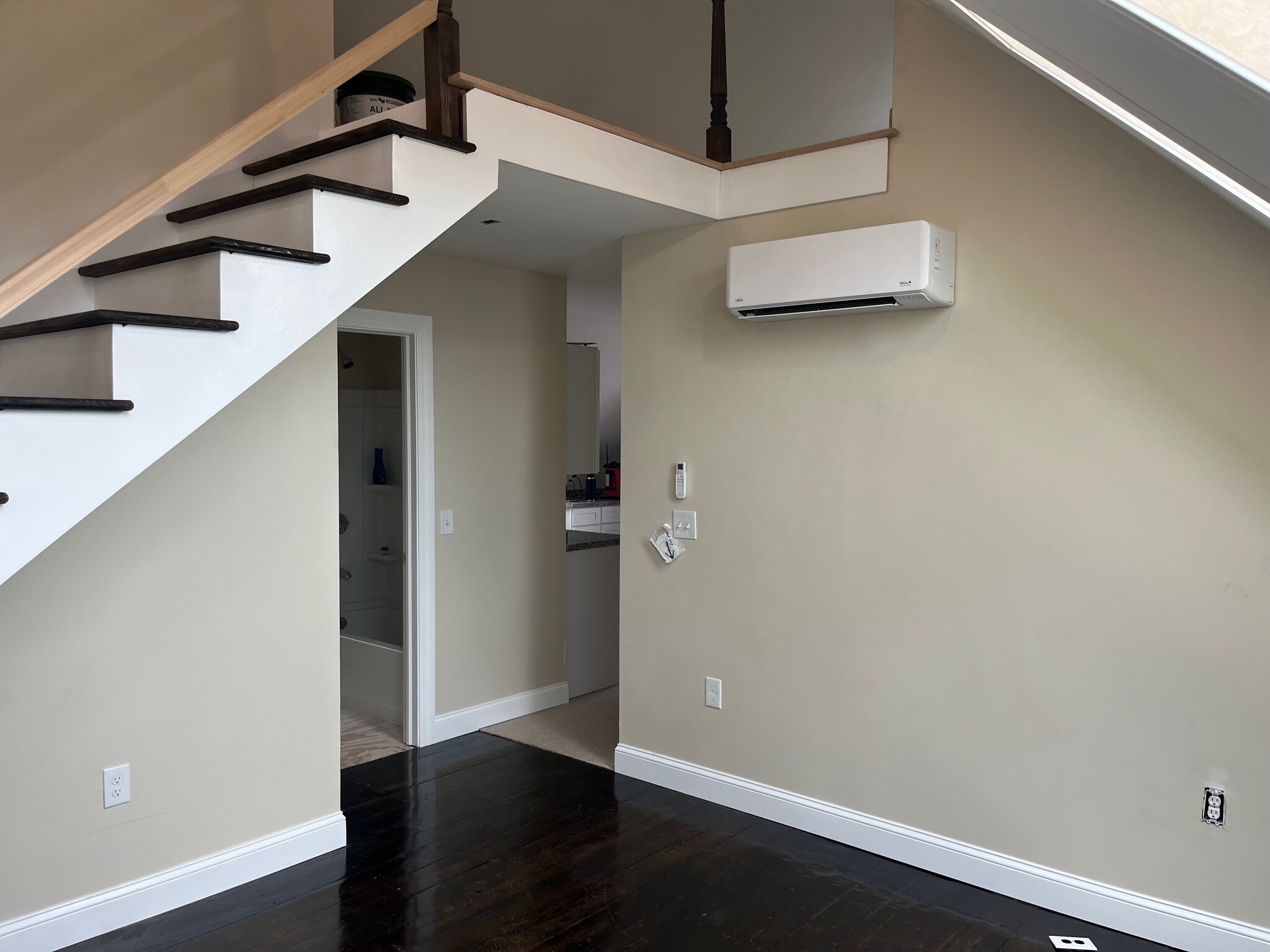 A/C and Heat Living room - 27 Symonds St