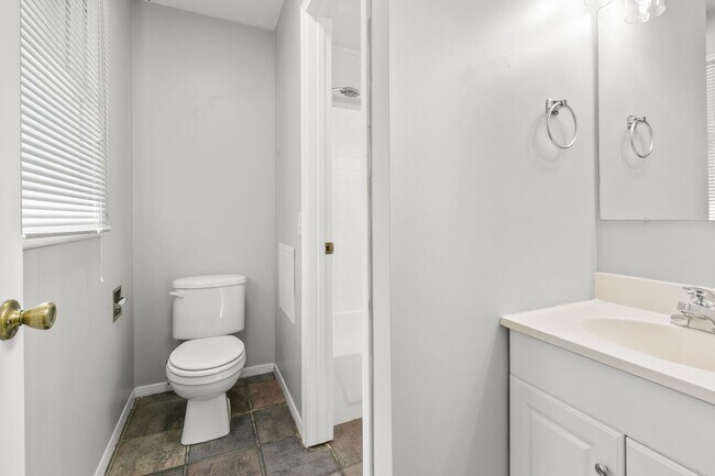 Building Photo - Stylish 3-Bed, 2-Bath Renovated Home with Granite Counters, 2-Car Garage & Large Fenced Yard in O...