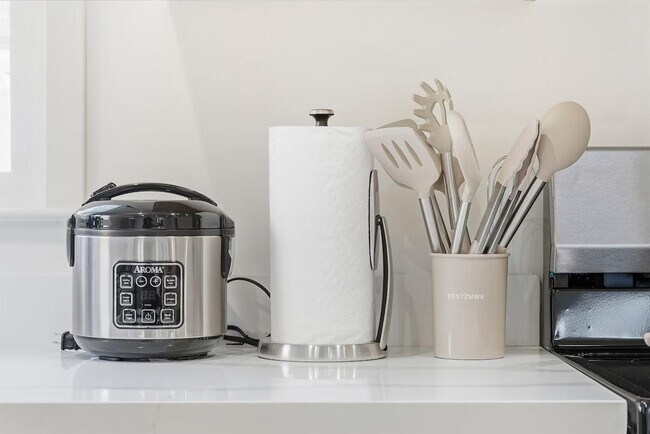 Building Photo - 422 Morse Ave