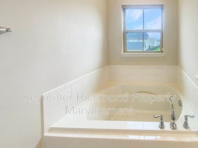 Building Photo - 16512 Thornapple Aly