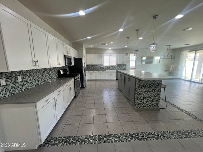 Building Photo - 739 N 156th Ln