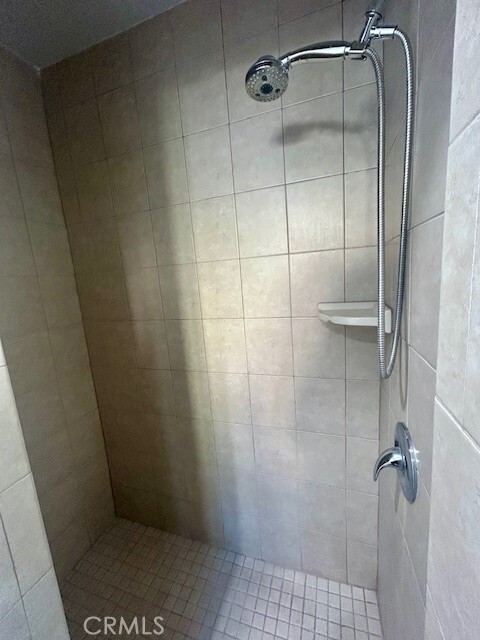 Building Photo - 5945 Riverton Ave