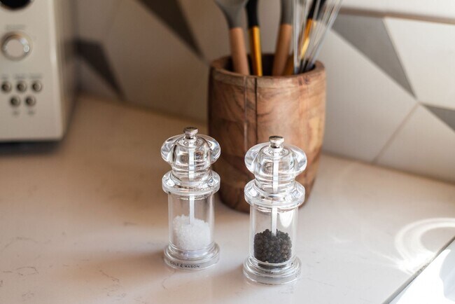 Building Photo - Fully Furnished Modern Mountain Cabin in Wrightwood 2 bedroom 1 bath
