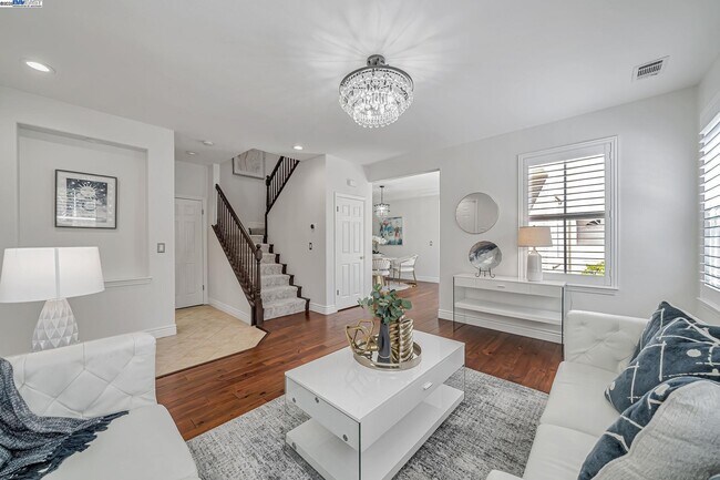 Building Photo - 260 Abigail Cir