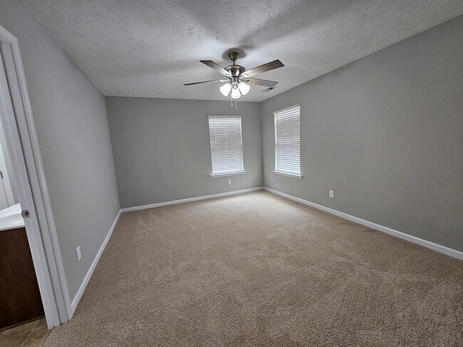 Building Photo - 2676 Delong St