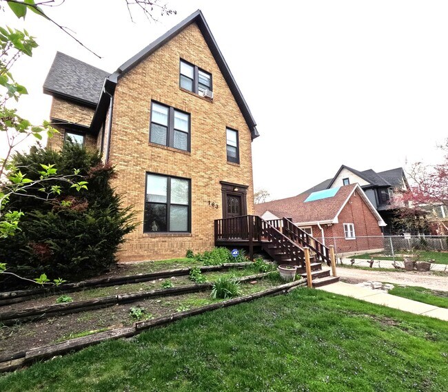 Primary Photo - 163 N Lombard Ave