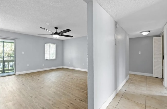 Building Photo - Spacious Renovated 3-Bedroom Condo with Balcony & Amenities – Prime Orlando Location