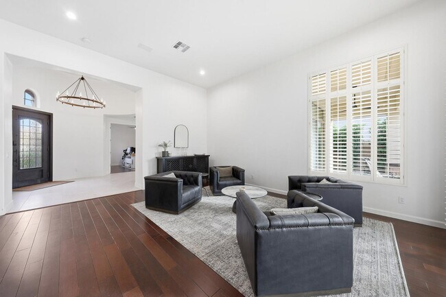 Building Photo - 6570 S Bogle Ave