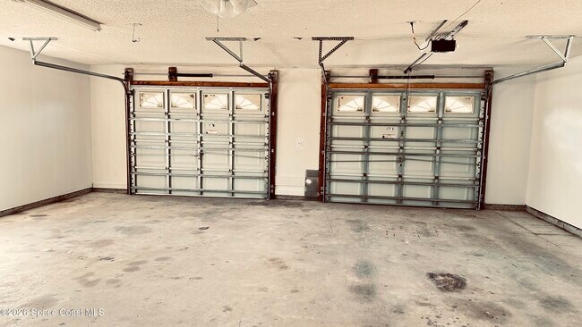 Building Photo - 301 Nesbitt St