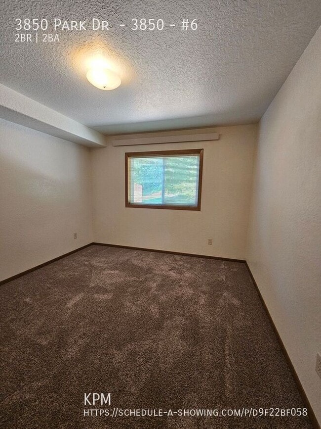 Building Photo - 3850 Park Dr