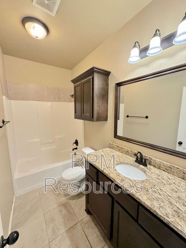 Building Photo - 127 Bison Ct Way