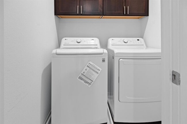 Building Photo - 6809 Ellsworth Walk