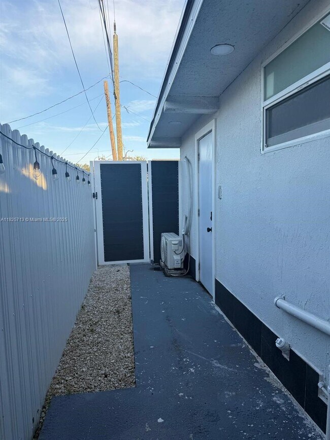 Building Photo - 10450 SW 149th Terrace