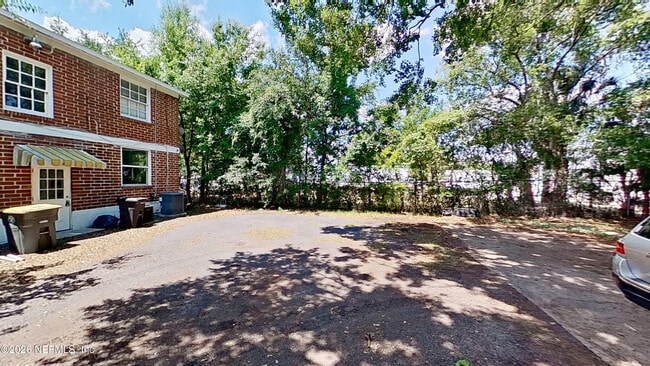 Building Photo - 2853 College St