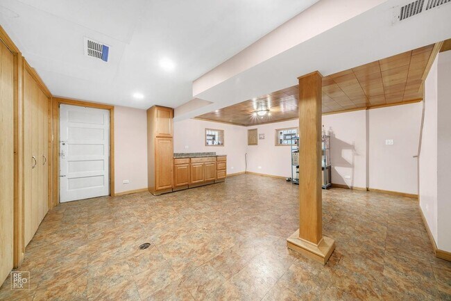 Building Photo - 5022 S Laporte Ave