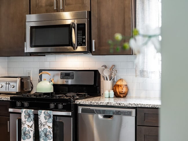 Building Photo - 126 Beachwood Ave