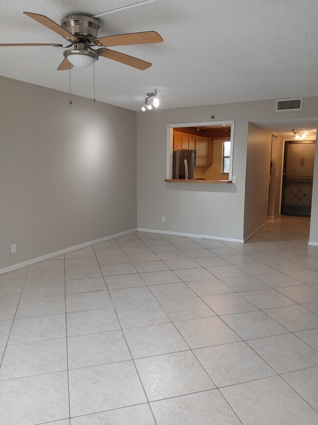 Building Photo - 4700 Lucerne Lakes Blvd