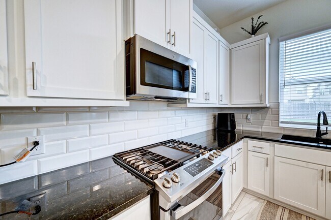 Building Photo - 1523 Cathedral Bend Drive