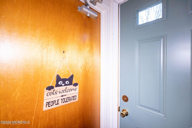 Building Photo - 187 Evergreen Rd