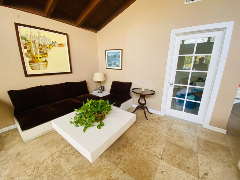 UNIT#B 3 BEDROOM - 105 E 35th St