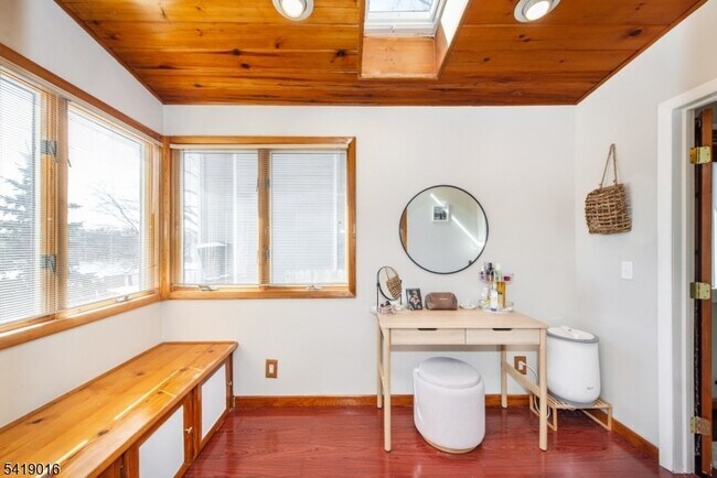 Building Photo - 25 Lake Rd