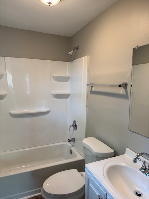 Building Photo - Renovated 3BR/2BA home w/ large bak yard!