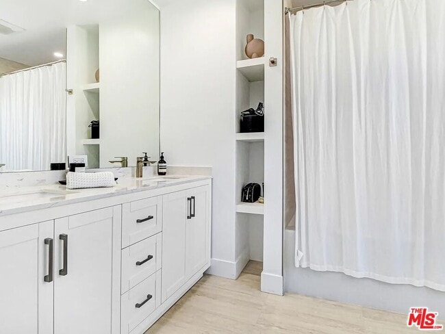 Building Photo - 7425 W 88th Pl