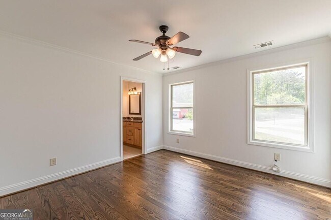 Building Photo - 1410 Eastland Rd SE