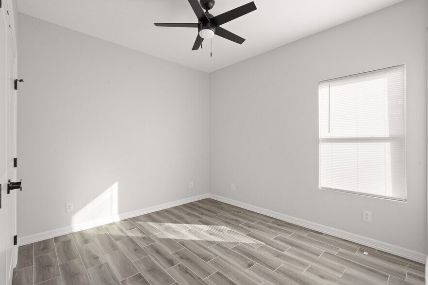 Building Photo - 408 N Onyx Ave