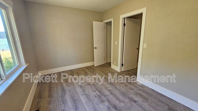 Building Photo - 1604 Jacobsen Blvd