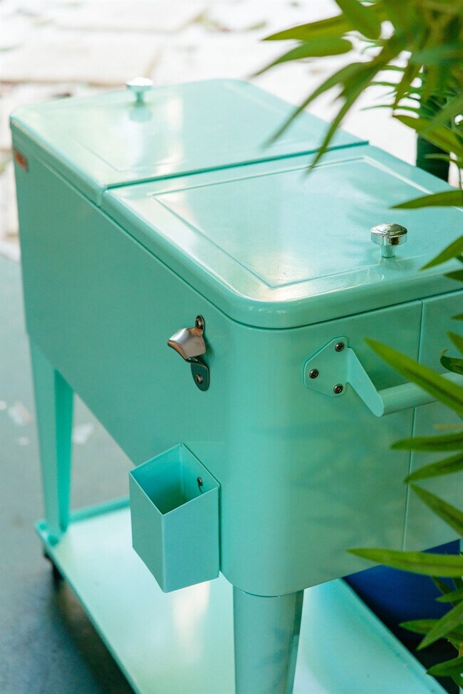 Building Photo - 519 28th St