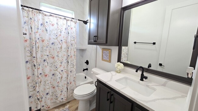 Building Photo - Stunning 4 Bedroom in Edmond