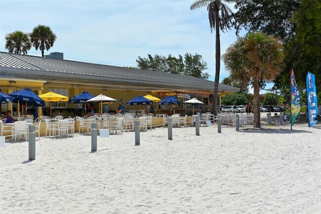 Building Photo - 1111 Mallorca Dr