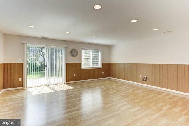 Building Photo - 11821 Charen Ln