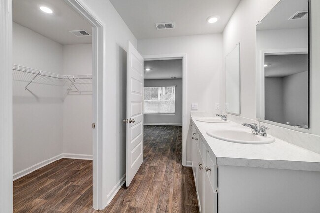 Building Photo - 142 Ponderosa Lp